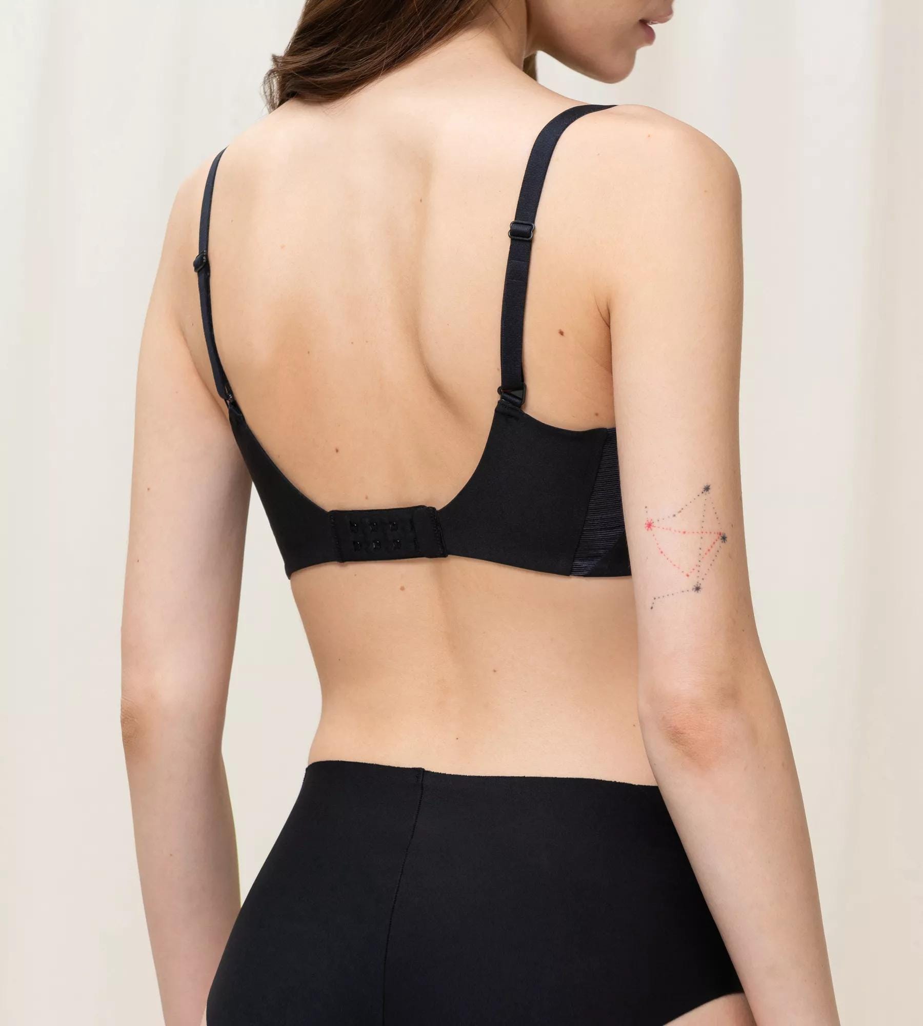 Бюстгальтер без косточек с плотными чашками