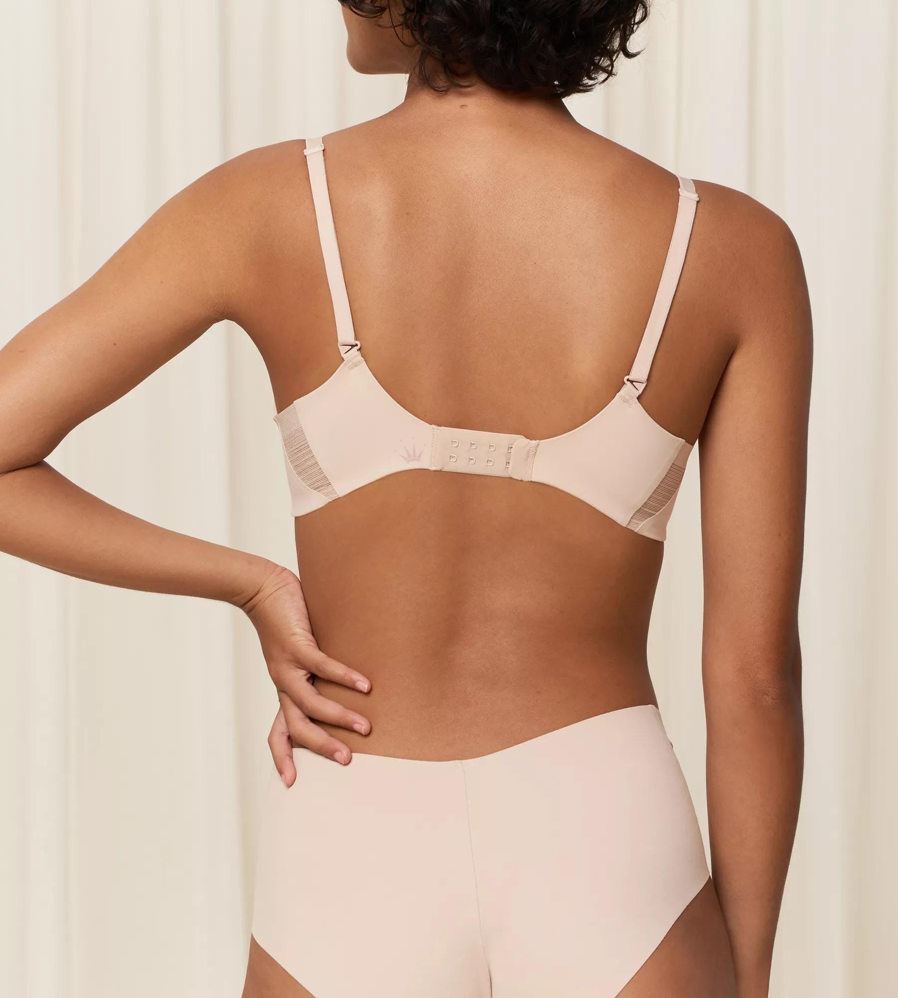 Бюстгальтер без косточек с плотными чашками