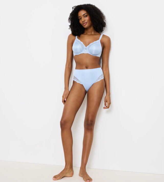 Бюстгальтер - минимайзер с косточками с мягкими чашками