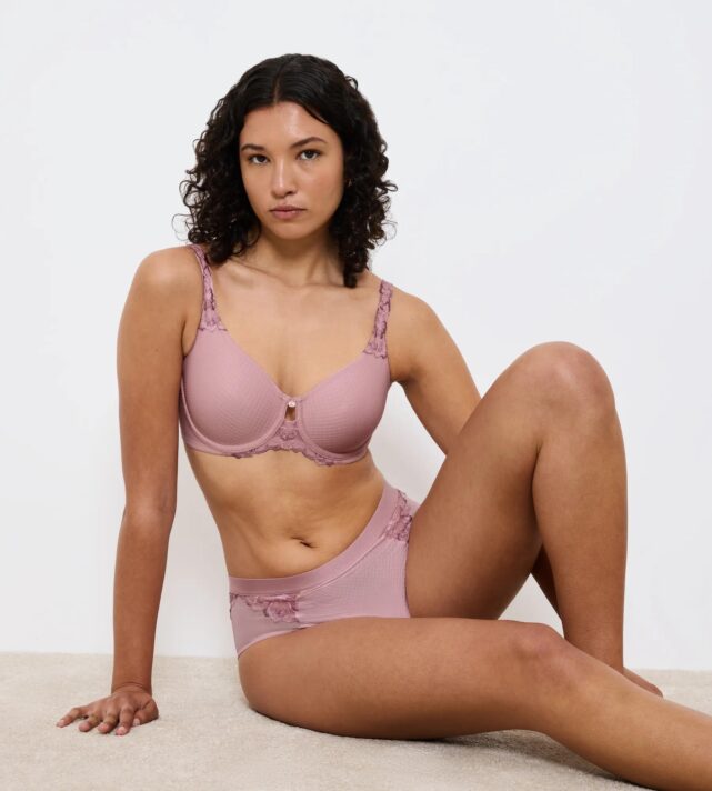 Бюстгальтер с косточками с мягкими чашками