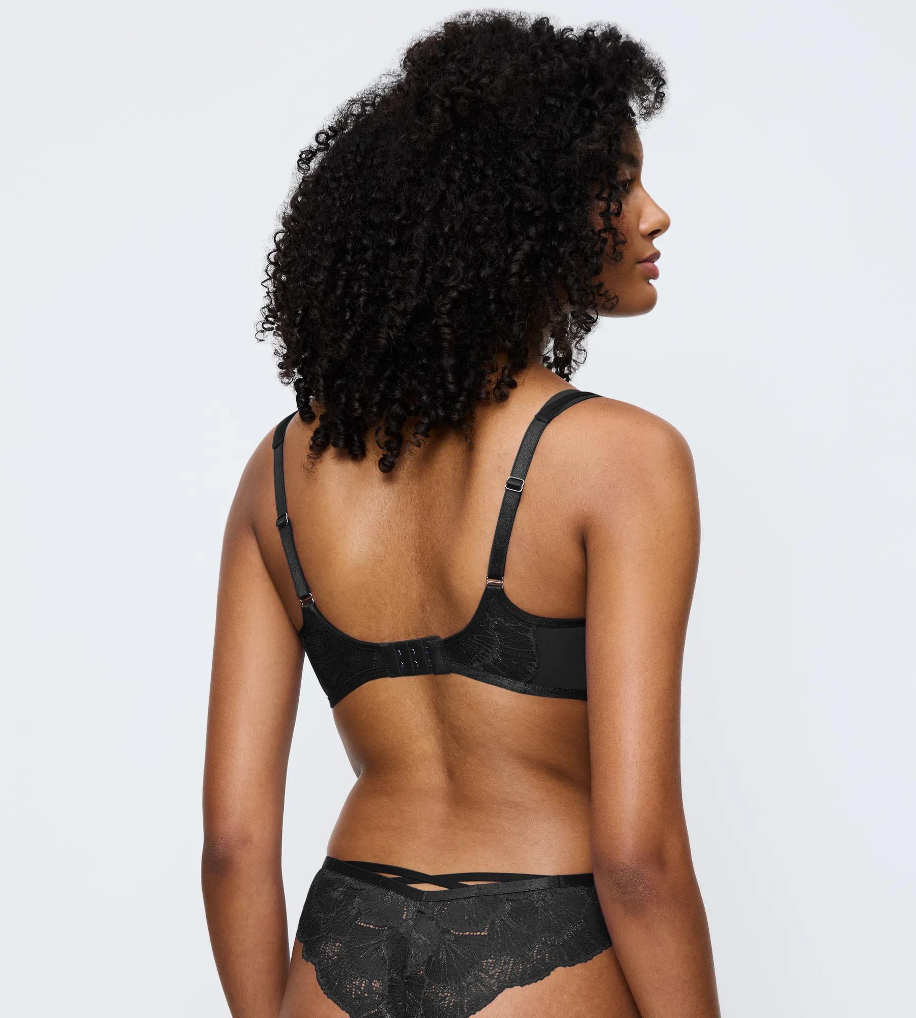 Бюстгальтер с косточками с плотными чашками