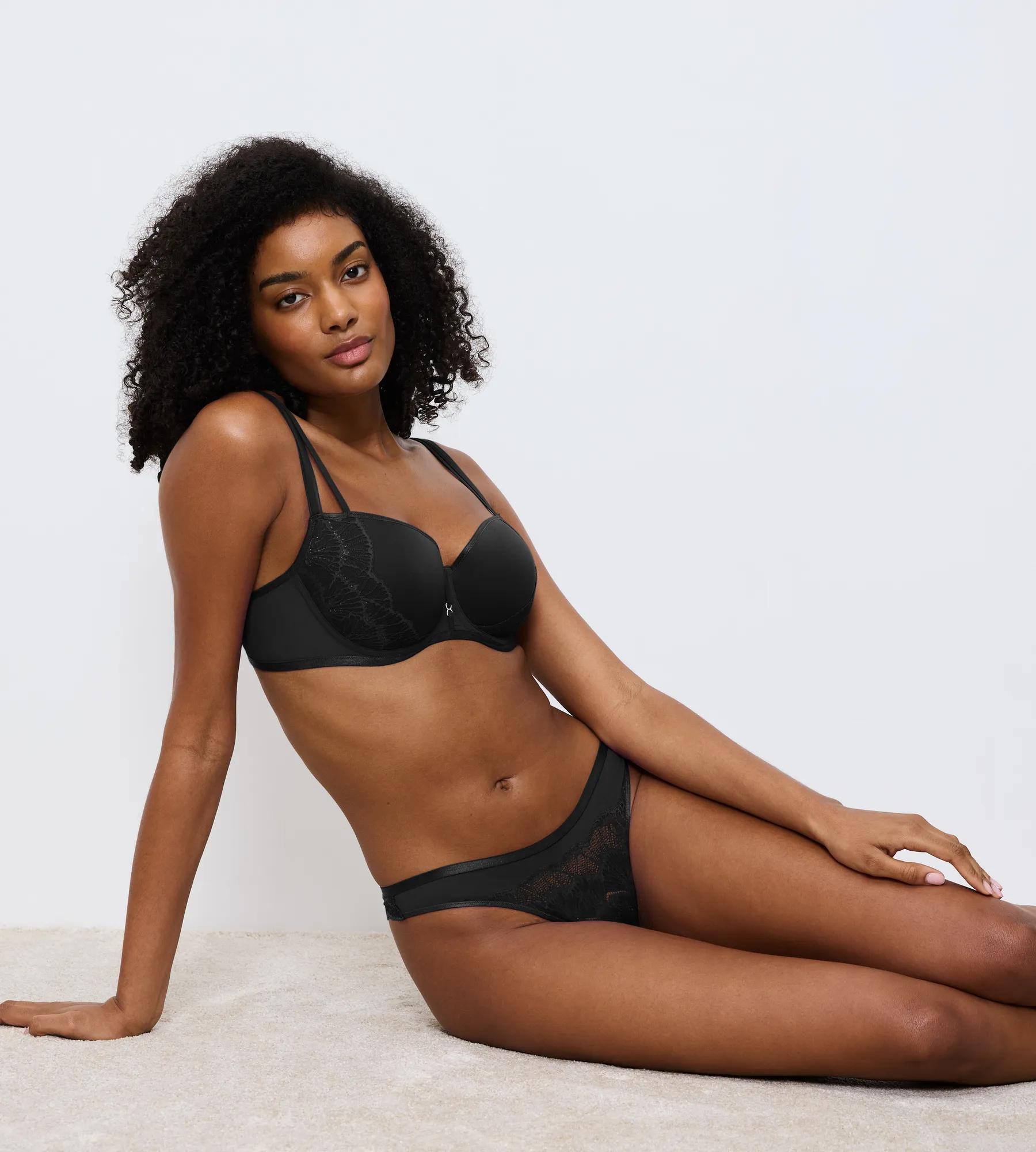 Бюстгальтер с косточками с плотными чашками