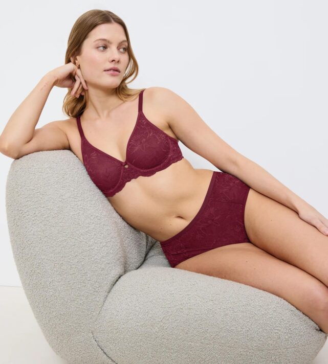 Бюстгальтер с косточками с мягкими чашками