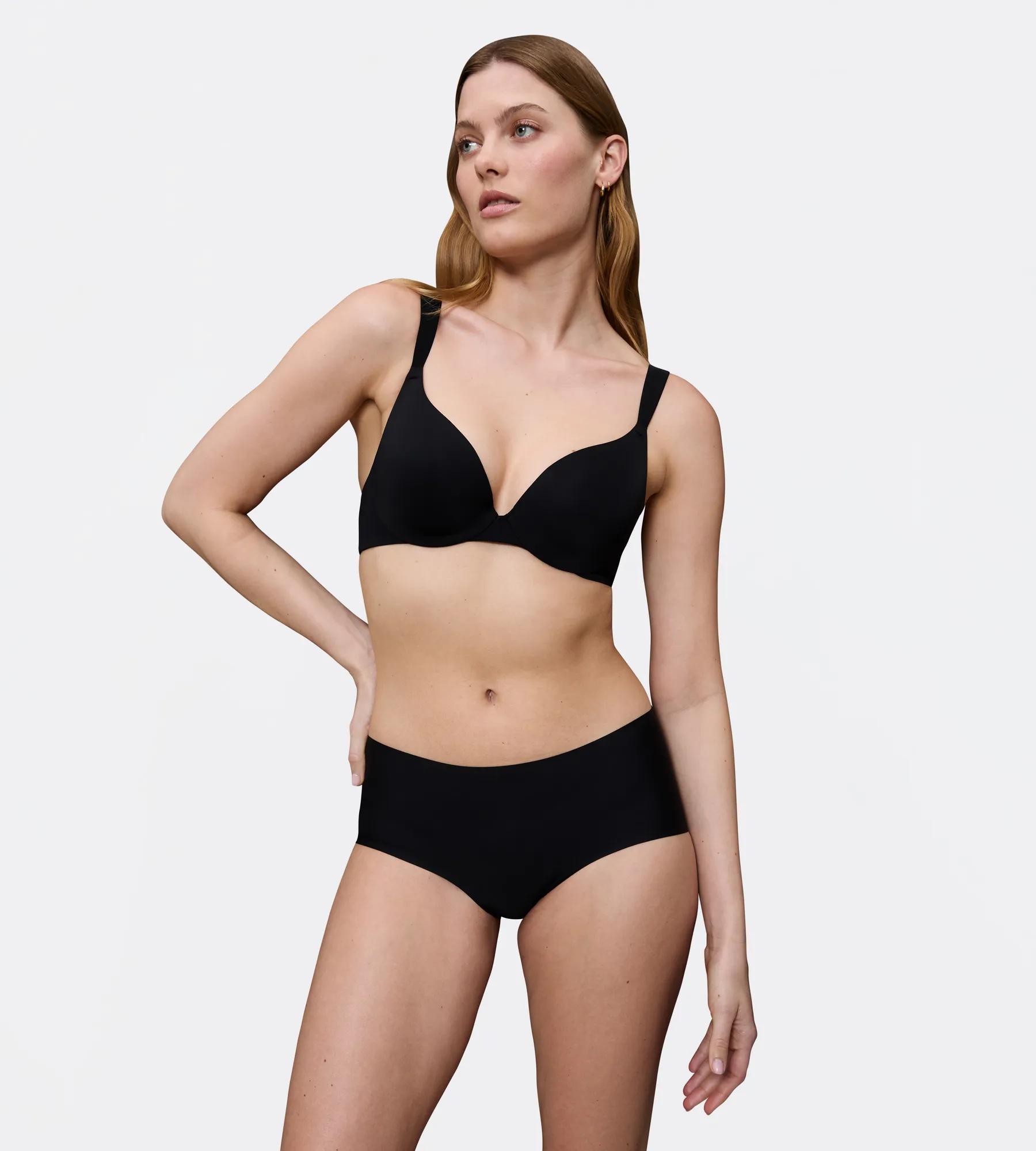 Бюстгальтер с косточками с плотными чашками