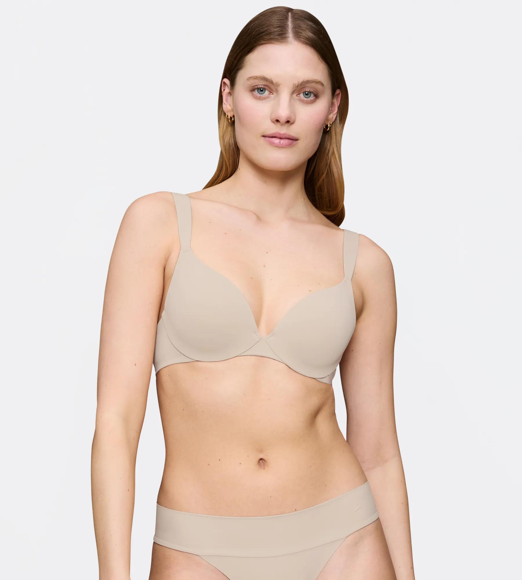 Бюстгальтер с косточками с плотными чашками