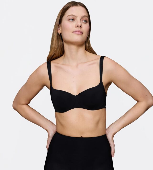 Бюстгальтер с косточками с плотными чашками