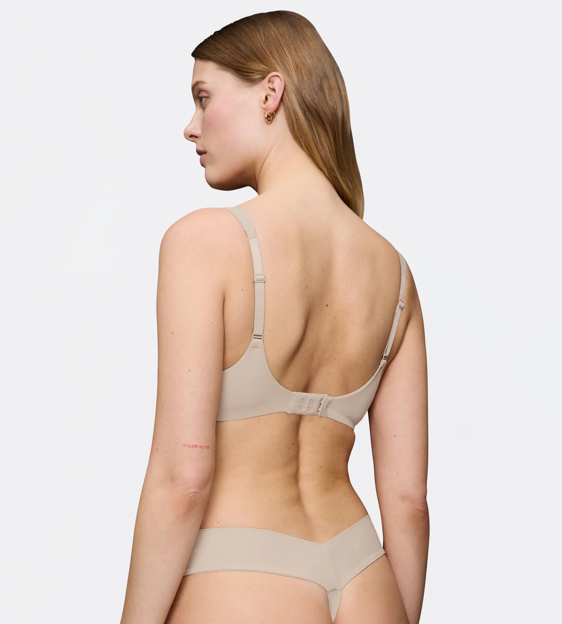 Бюстгальтер с косточками с плотными чашками