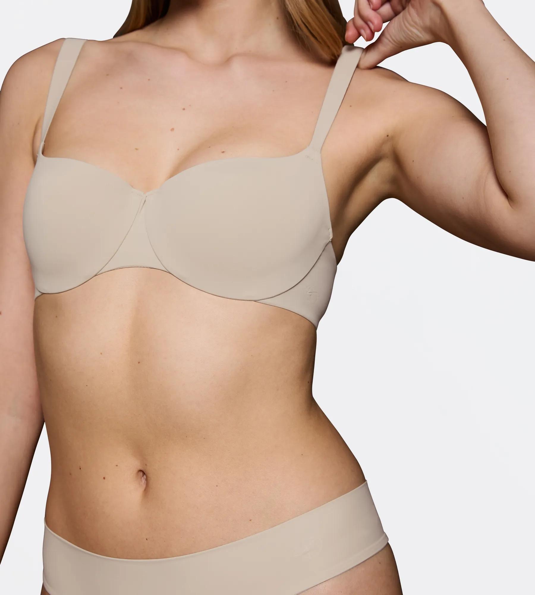 Бюстгальтер с косточками с плотными чашками