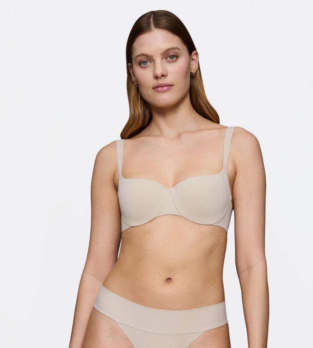 Бюстгальтер с косточками с плотными чашками