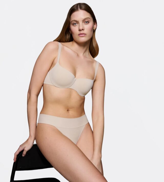 Бюстгальтер с косточками с плотными чашками