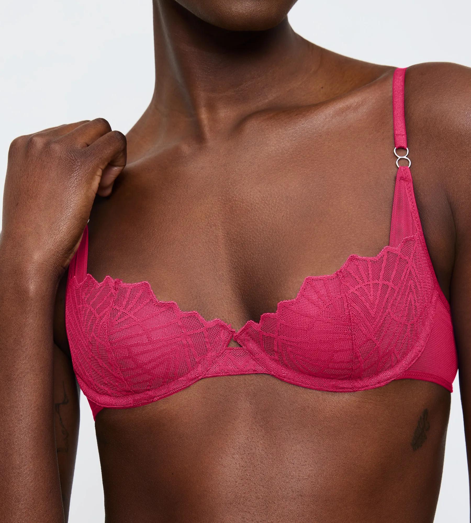 Бюстгальтер с косточками с мягкими чашками