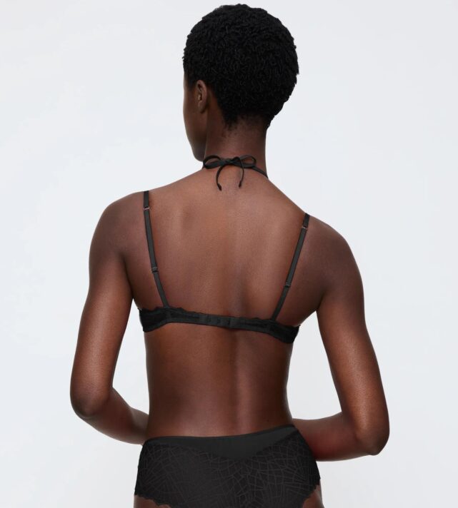 Бюстгальтер с косточками с плотными чашками