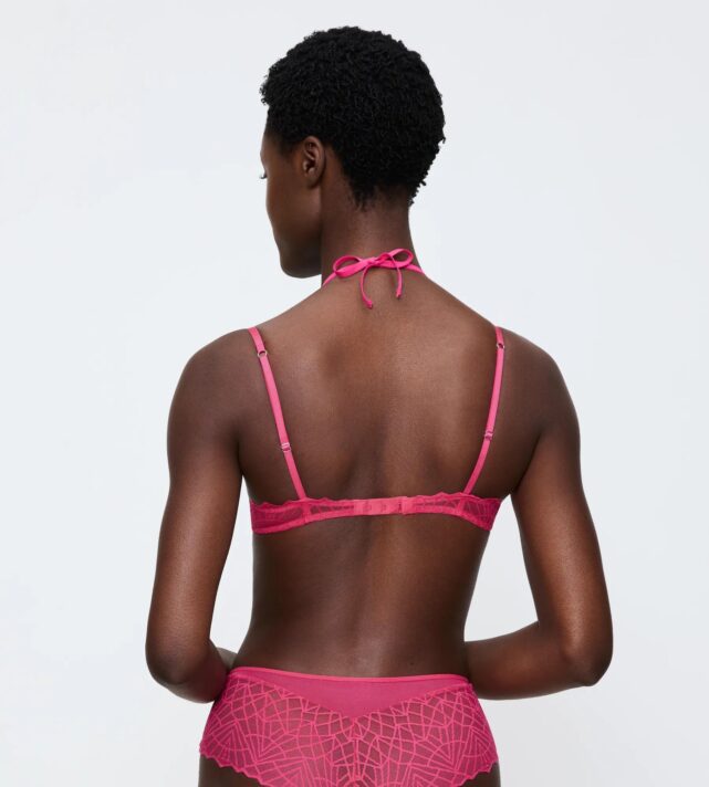 Бюстгальтер с косточками с плотными чашками