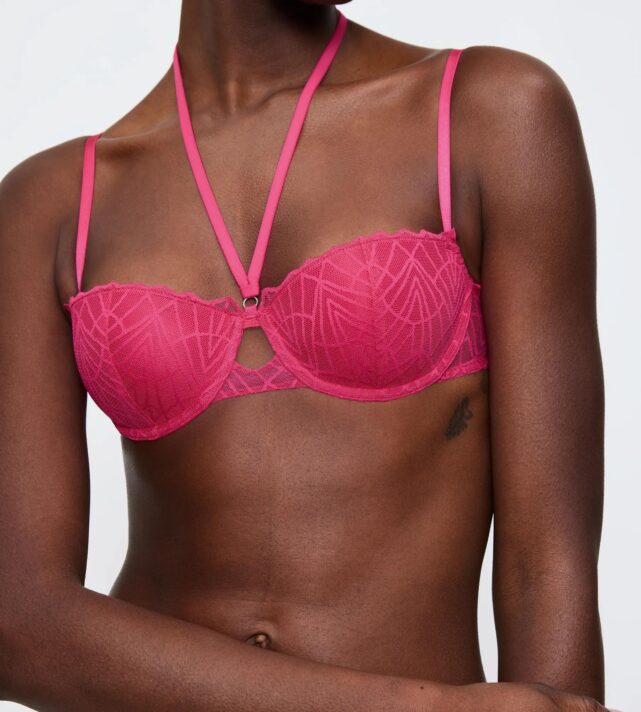 Бюстгальтер с косточками с плотными чашками