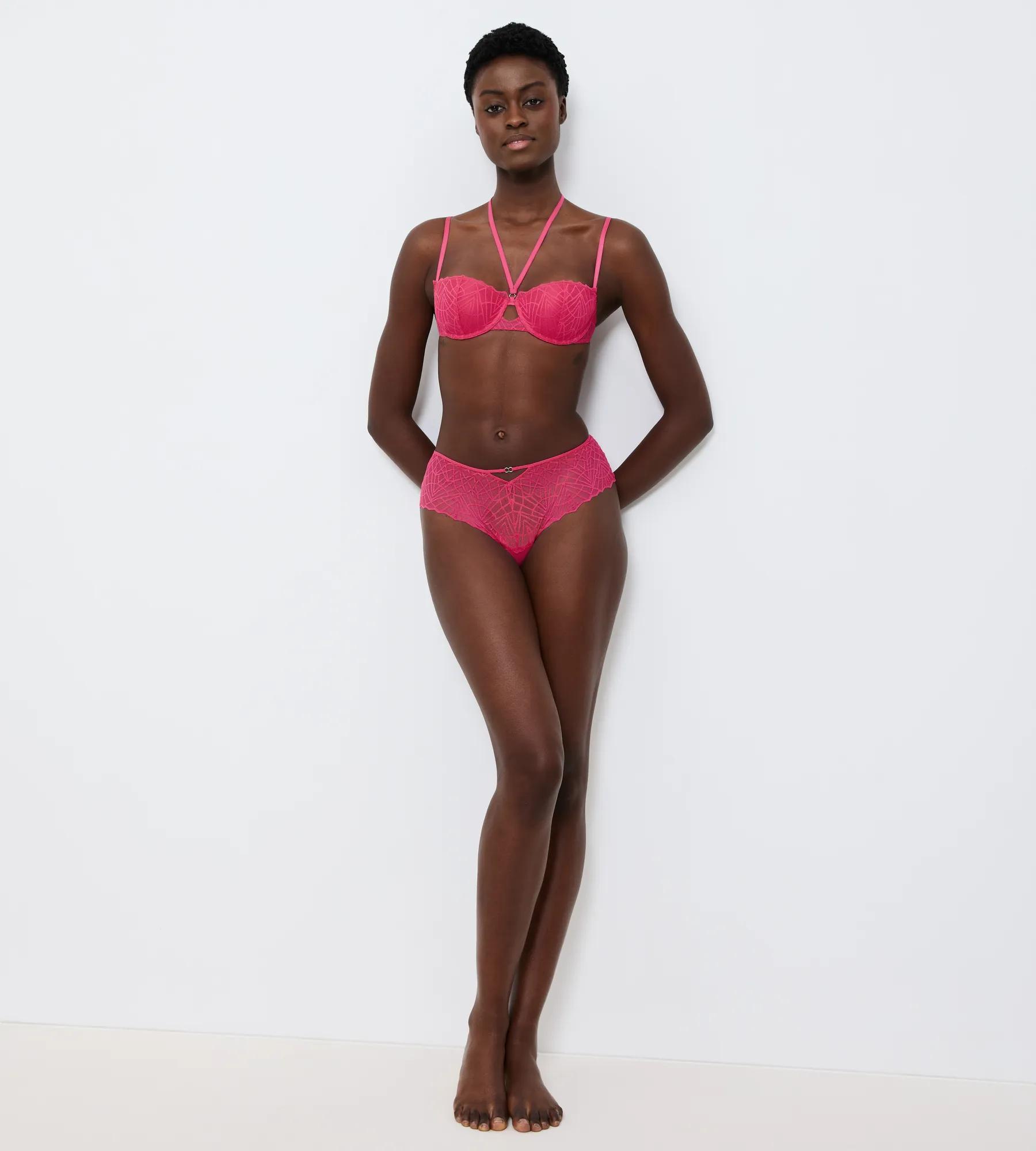 Бюстгальтер с косточками с плотными чашками