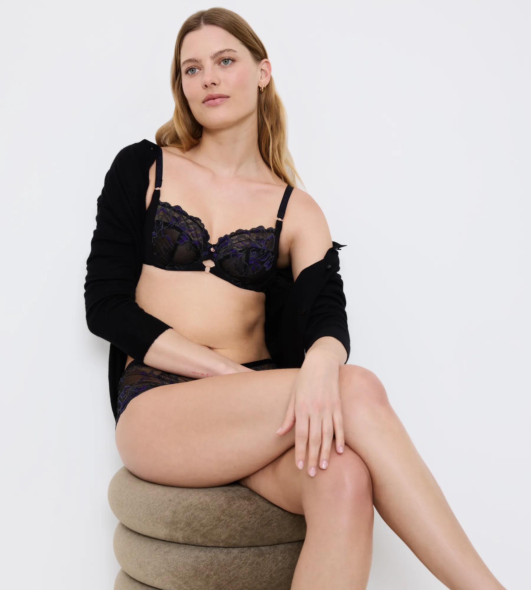 Бюстгальтер с косточками с мягкими чашками