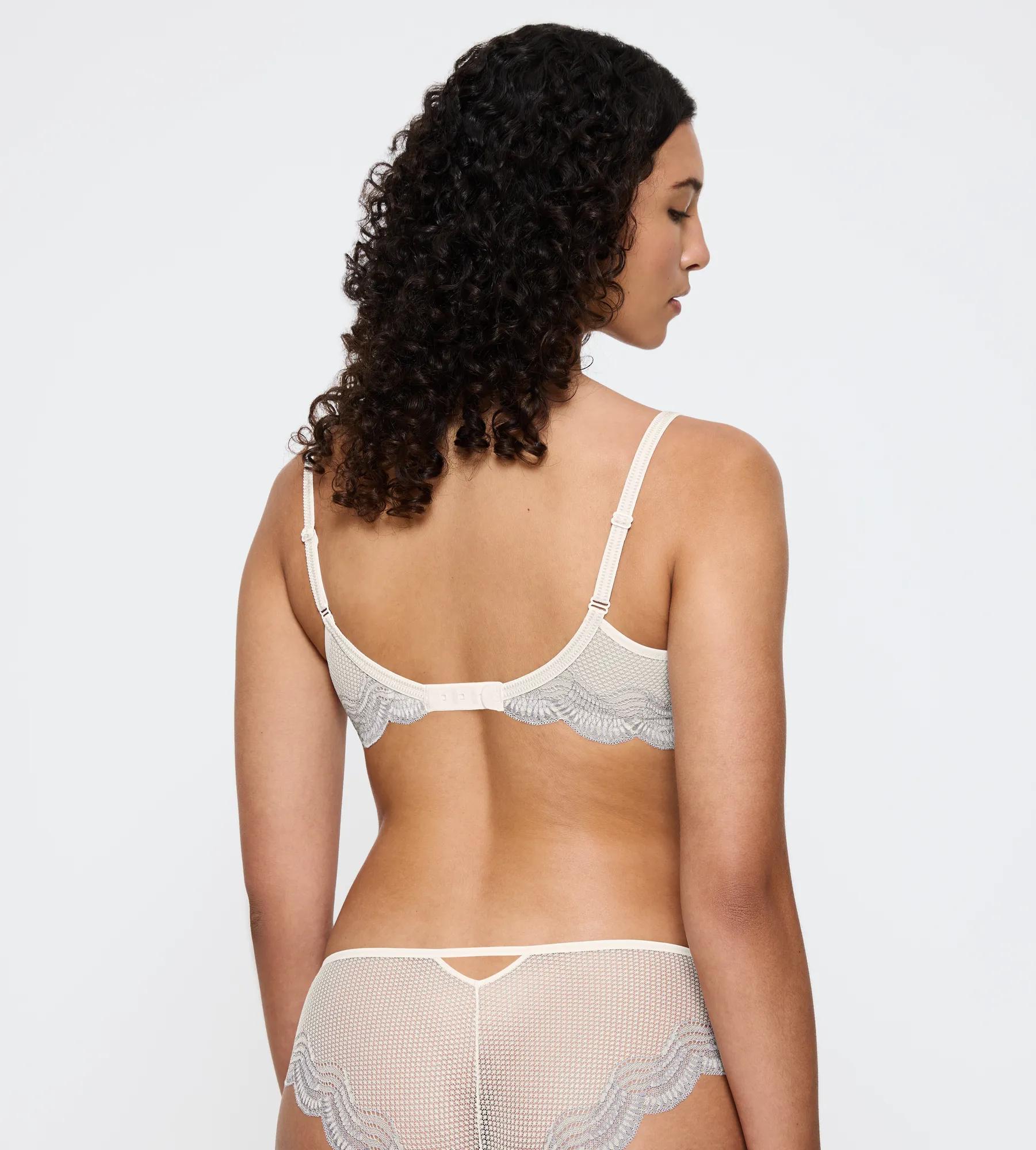 Бюстгальтер с косточками с мягкими чашками