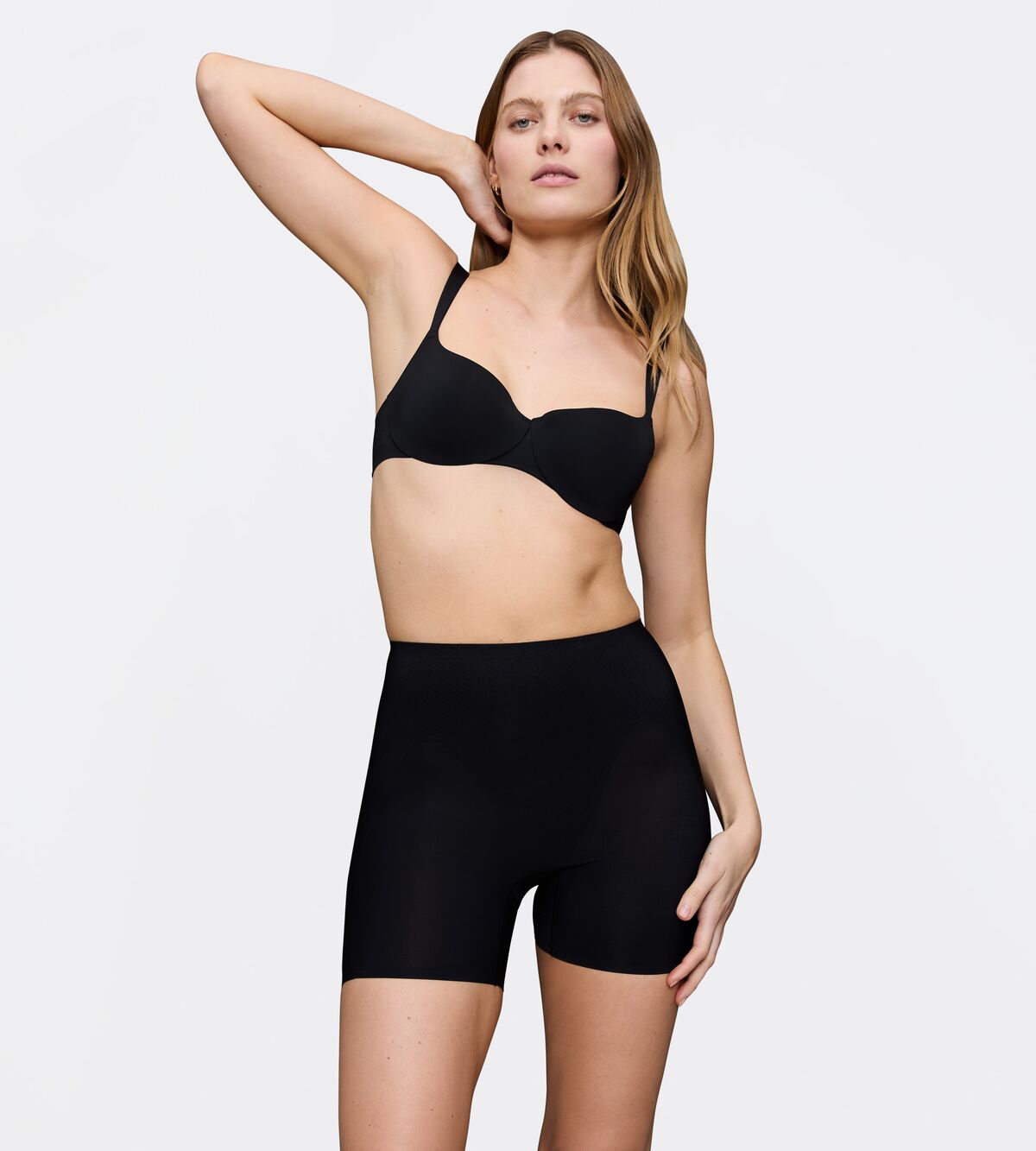 BMU ILLUSION СURVE HW SHORT Черный