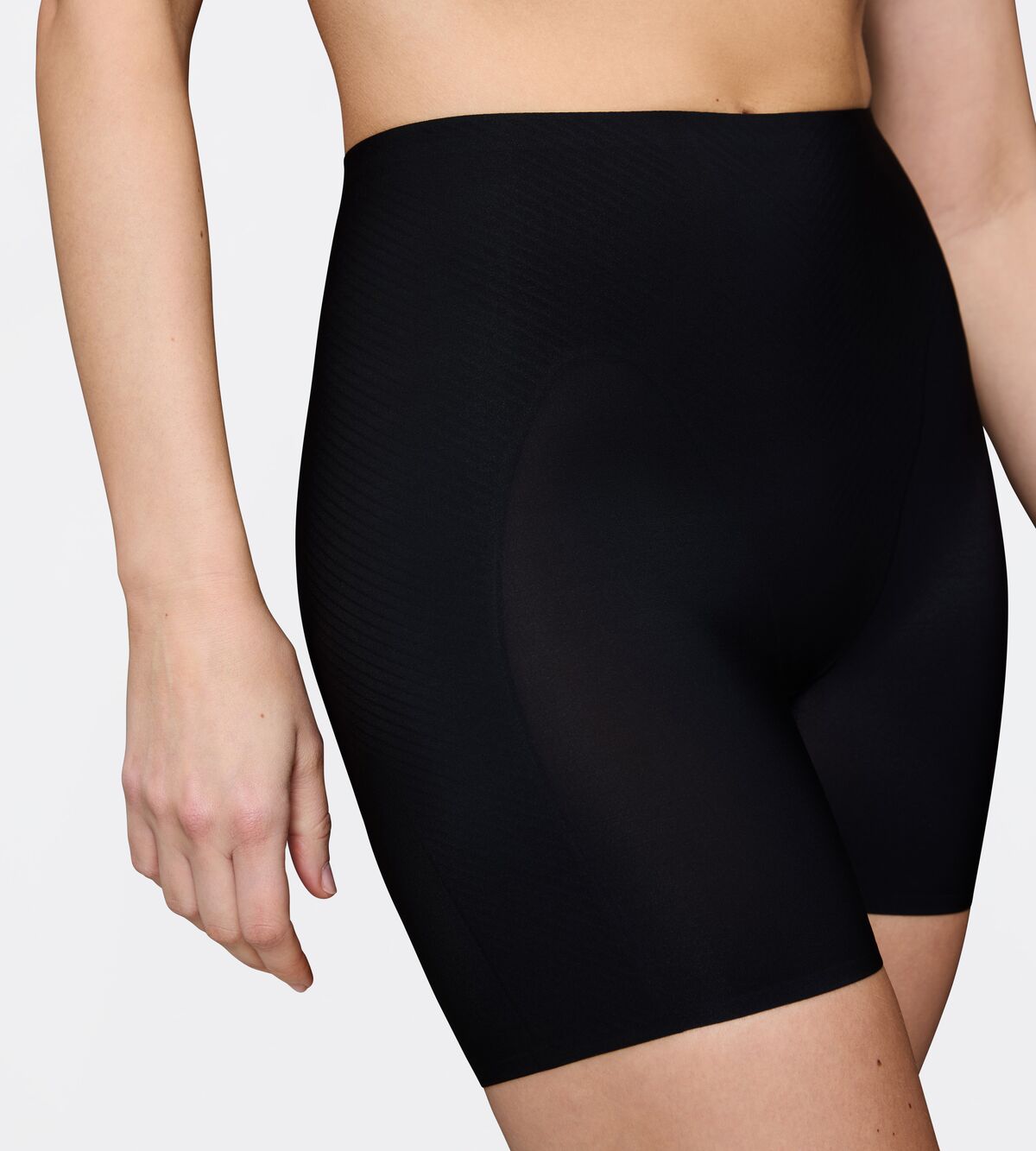 BMU ILLUSION СURVE HW SHORT Черный