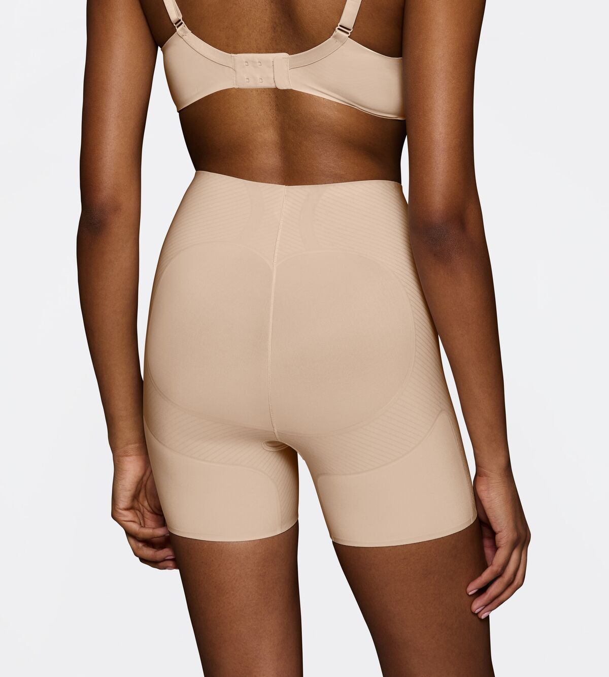 BMU ILLUSION СURVE HW SHORT Бежевый