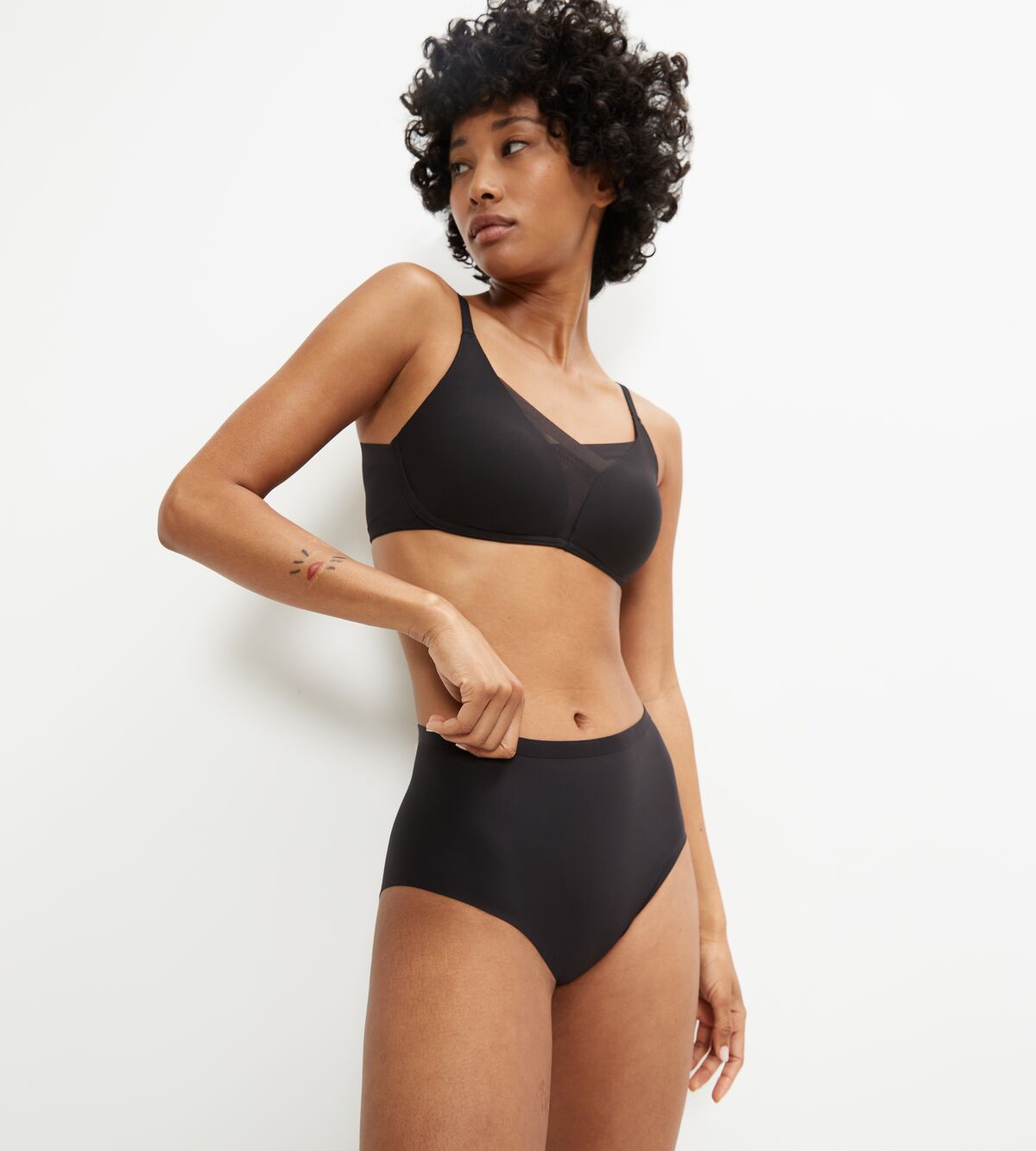 TRIUMPH SHAPE SMART MAXI Черный