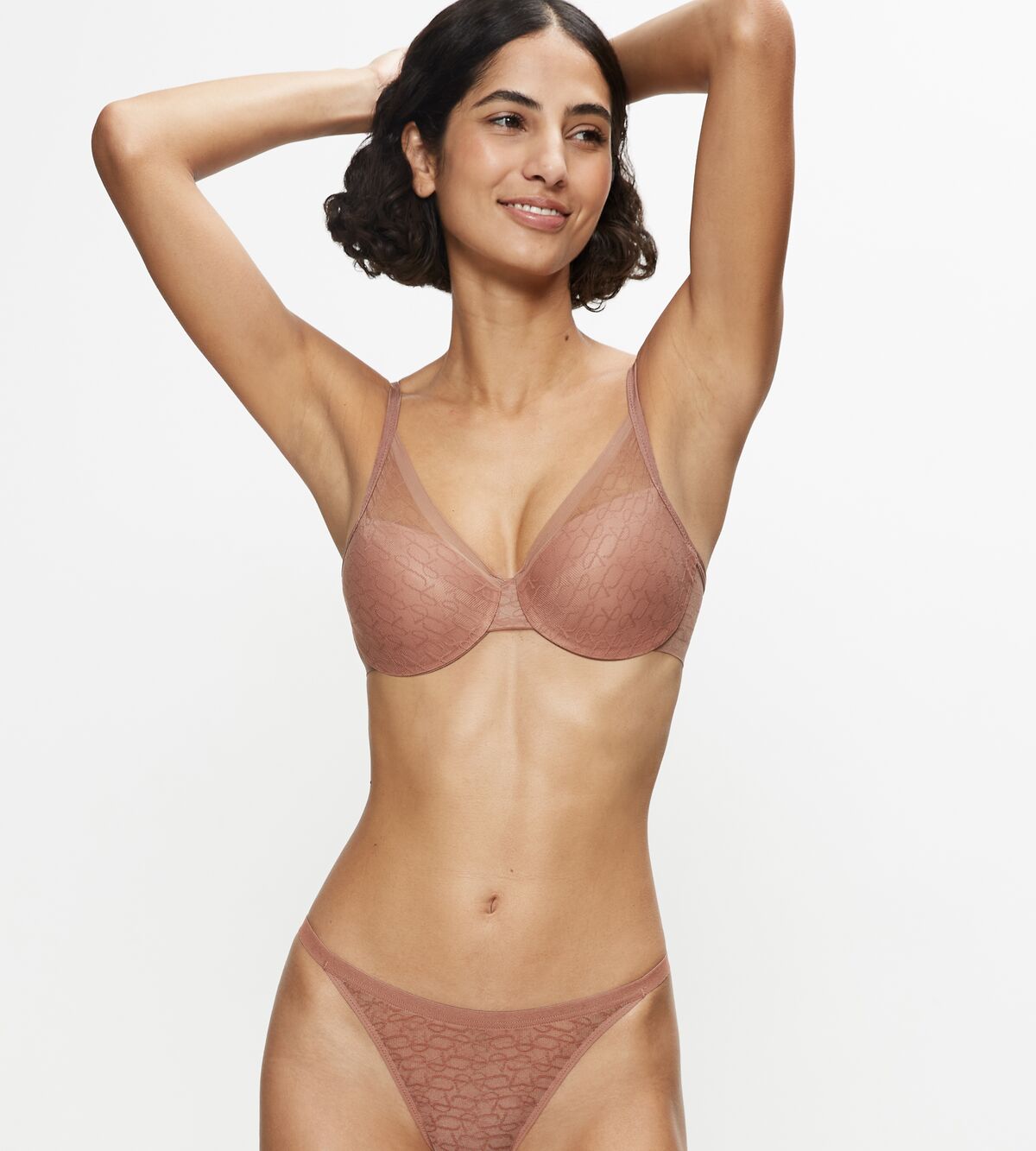TRIUMPH SIGNATURE SHEER WHP EX Миндальный