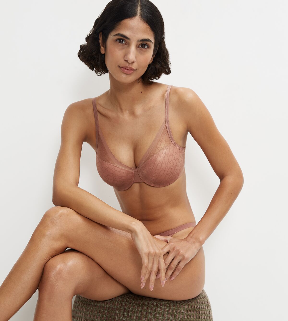 TRIUMPH SIGNATURE SHEER WHP EX Миндальный