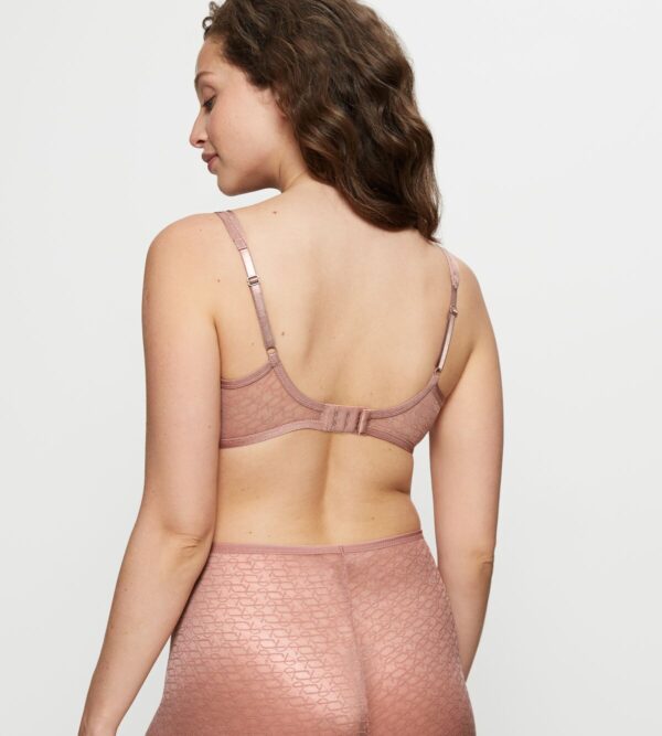 TRIUMPH SIGNATURE SHEER TRIUMPH SIGNATURE SHEER W01 EX Миндальный