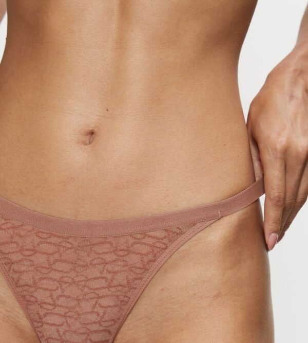 TRIUMPH SIGNATURE SHEER TRIUMPH SIGNATURE SHEER STRING Миндальный