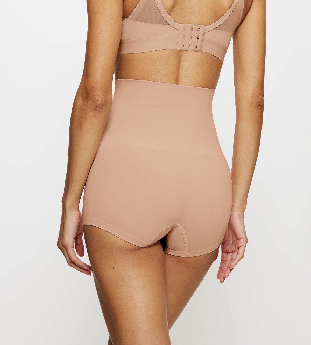 TRIUMPH SOFT SСULPT BANDEAU SHORT Нейтр.бежевый