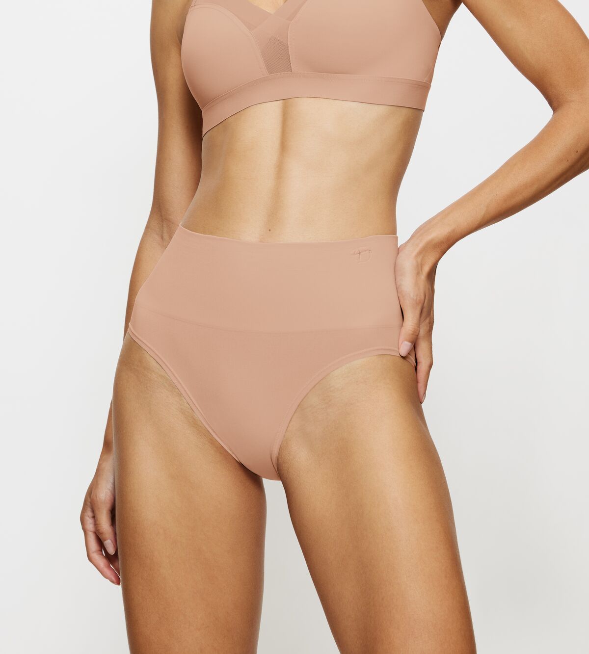 TRIUMPH SOFT SСULPT BANDEAU MAXI Нейтр.бежевый