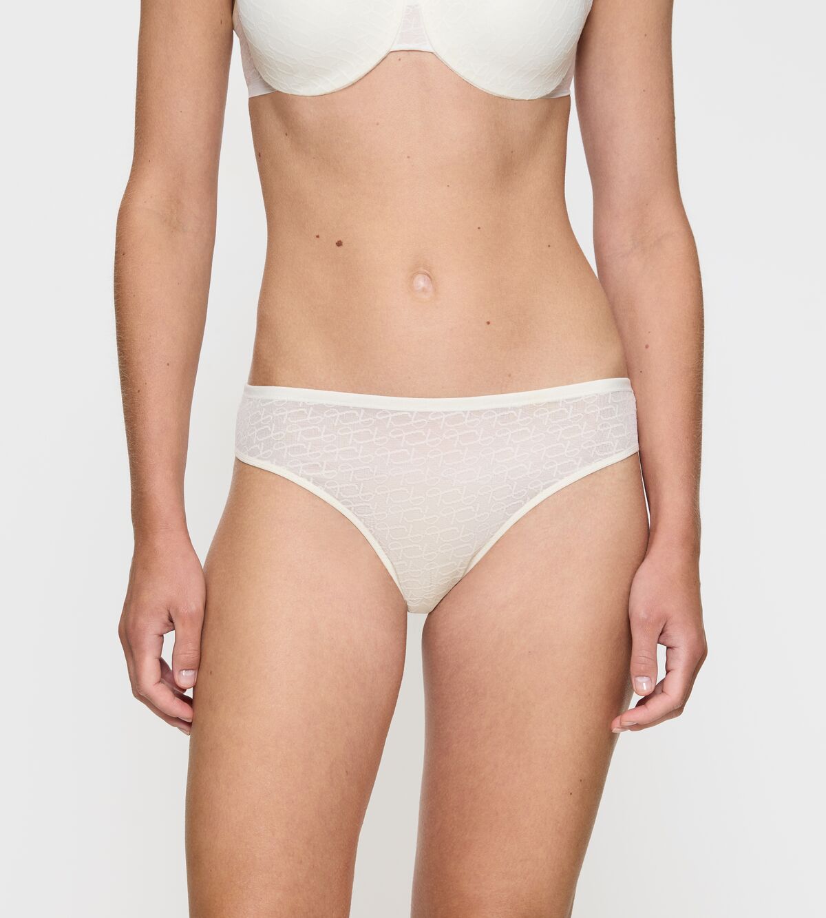 TRIUMPH SIGNATURE SHEER TAI EX Молочный