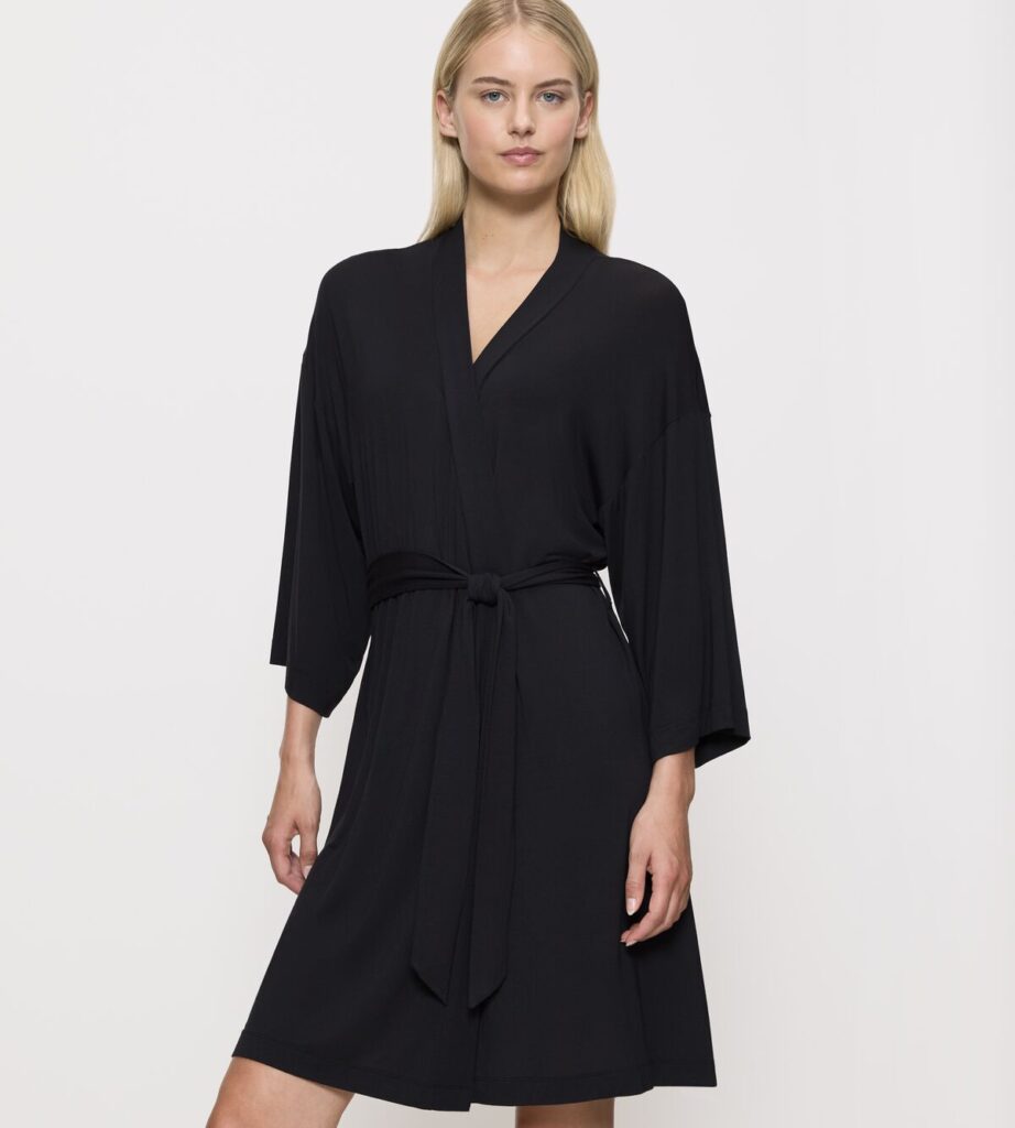 AURA SPOTLIGHT ROBE Черный