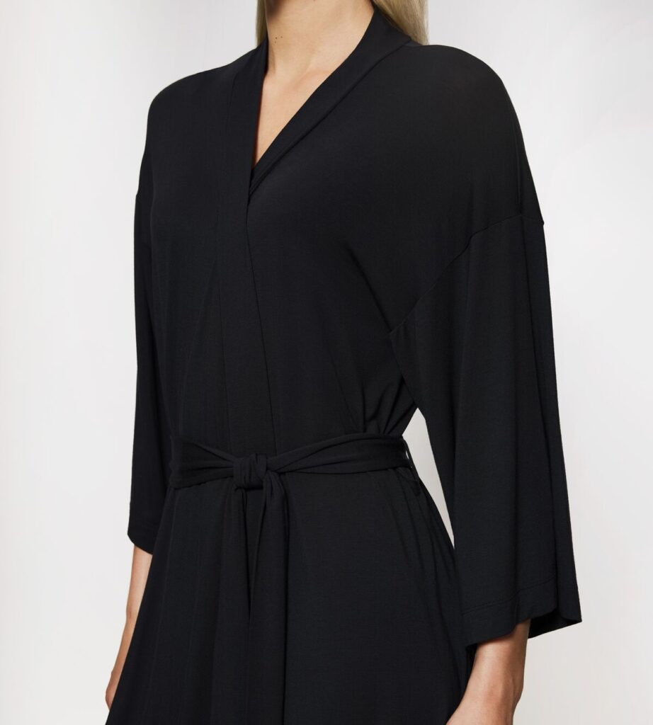 AURA SPOTLIGHT ROBE Черный