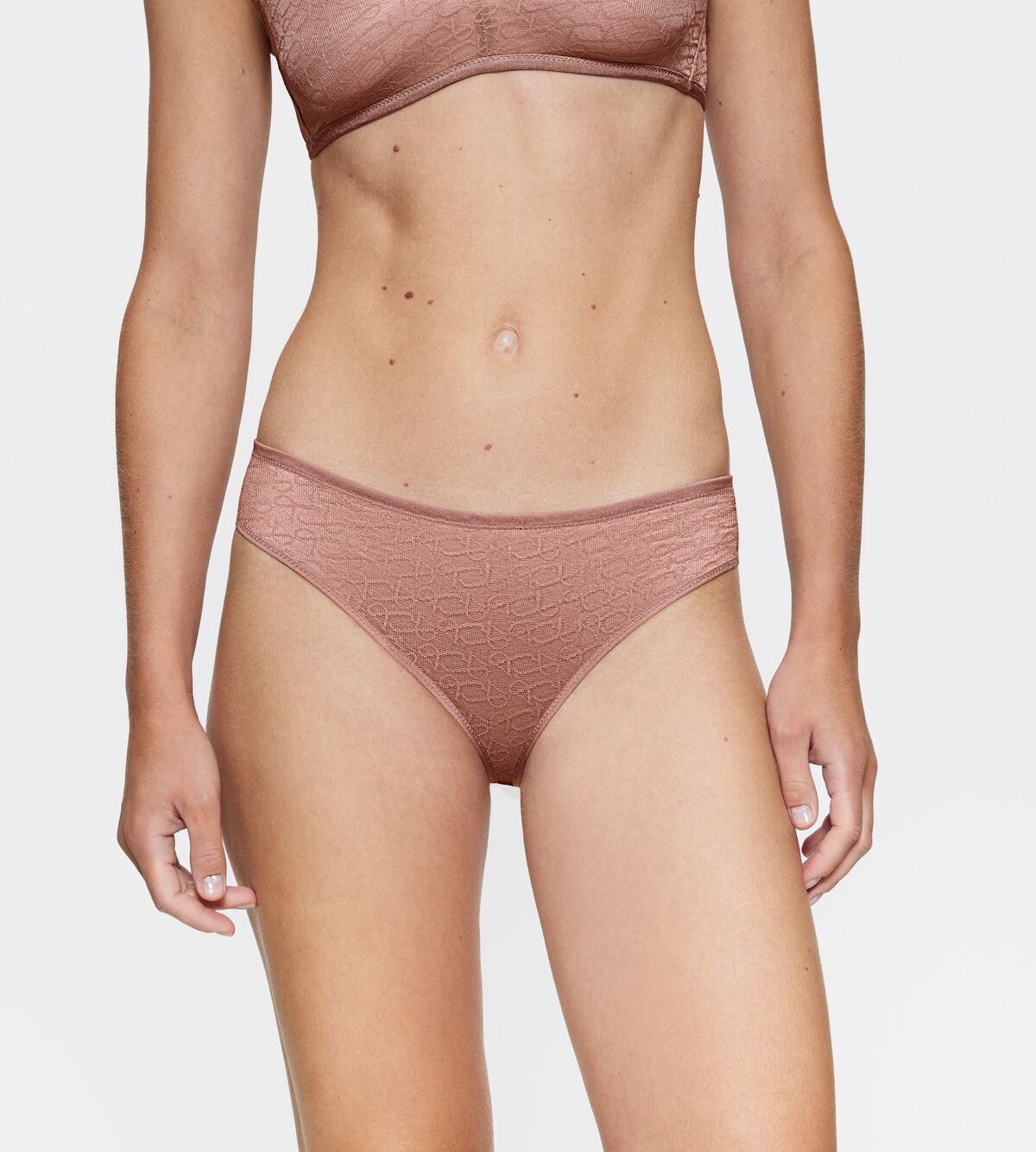 TRIUMPH SIGNATURE SHEER TAI EX Миндальный