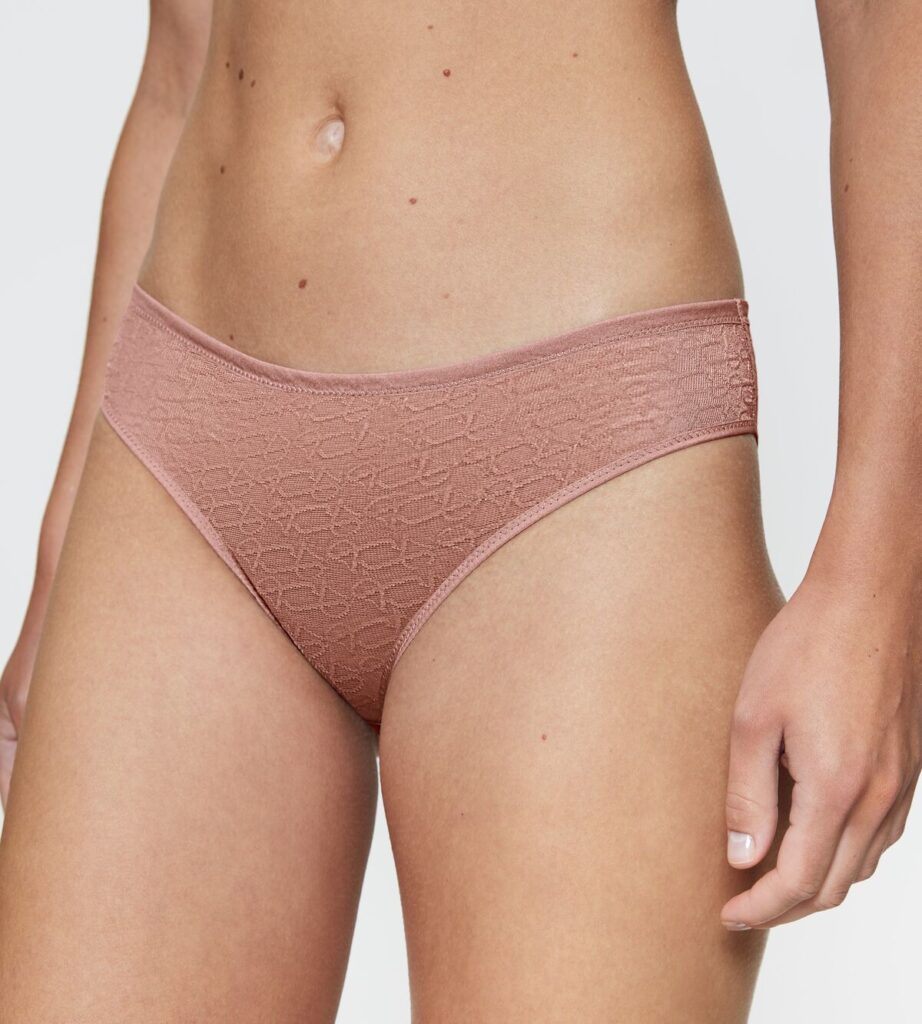 TRIUMPH SIGNATURE SHEER TAI EX Миндальный