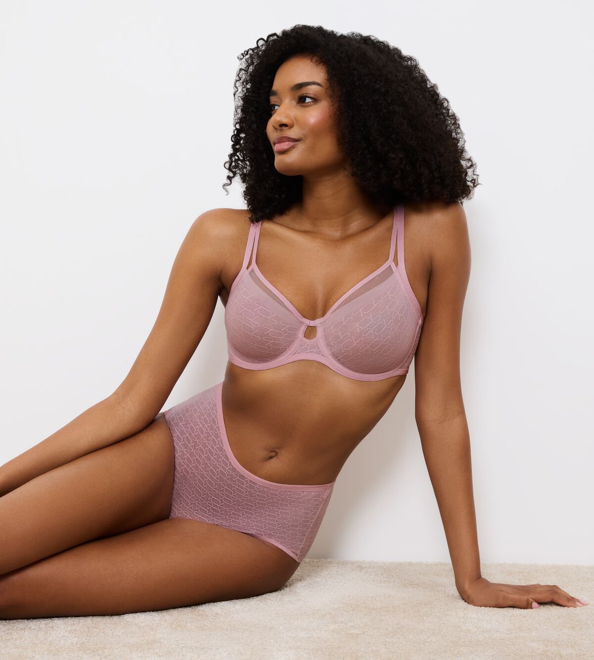 TRIUMPH SIGNATURE SHEER W01 EX Цветочный поцелуй