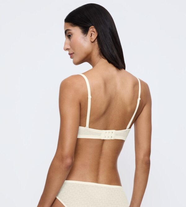 TRIUMPH SIGNATURE SHEER TRIUMPH SIGNATURE SHEER WDP Молочный