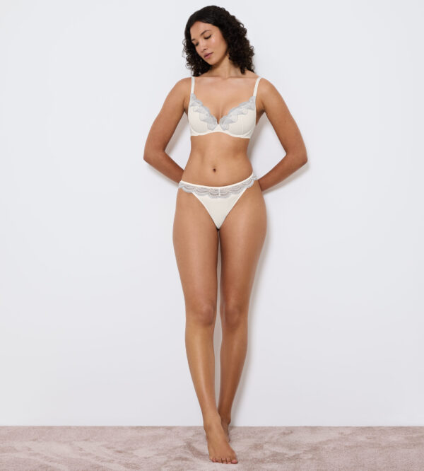 TRIUMPH СOMFORT GLAM STRING Белый