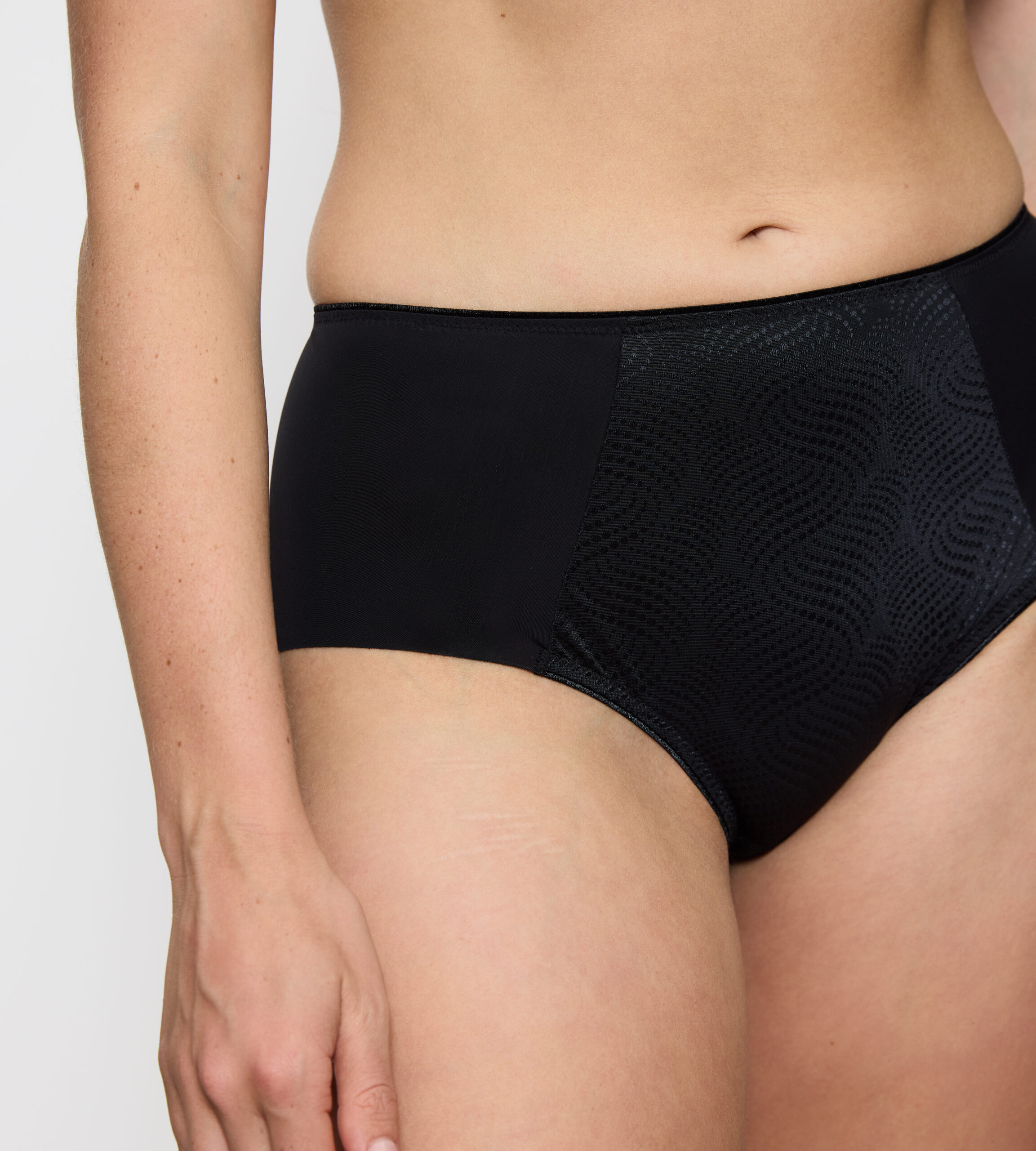 ESSENTIAL MINIMIZER HIPSTER X Черный