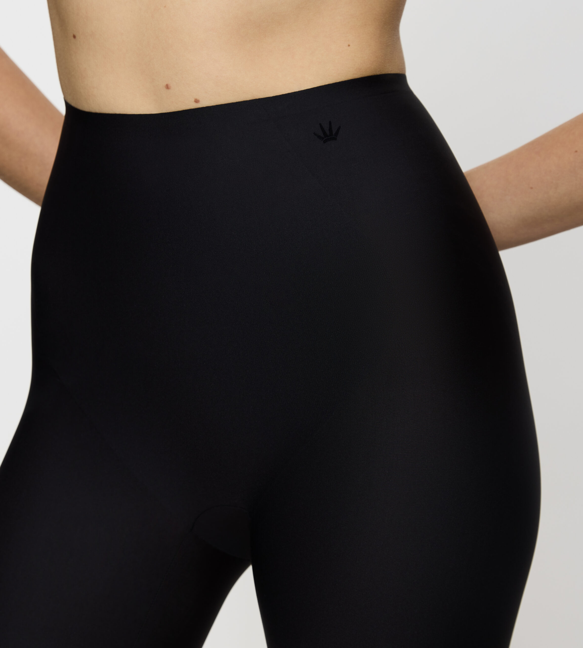MEDIUM SHAPING SERIES PANTY L Черный