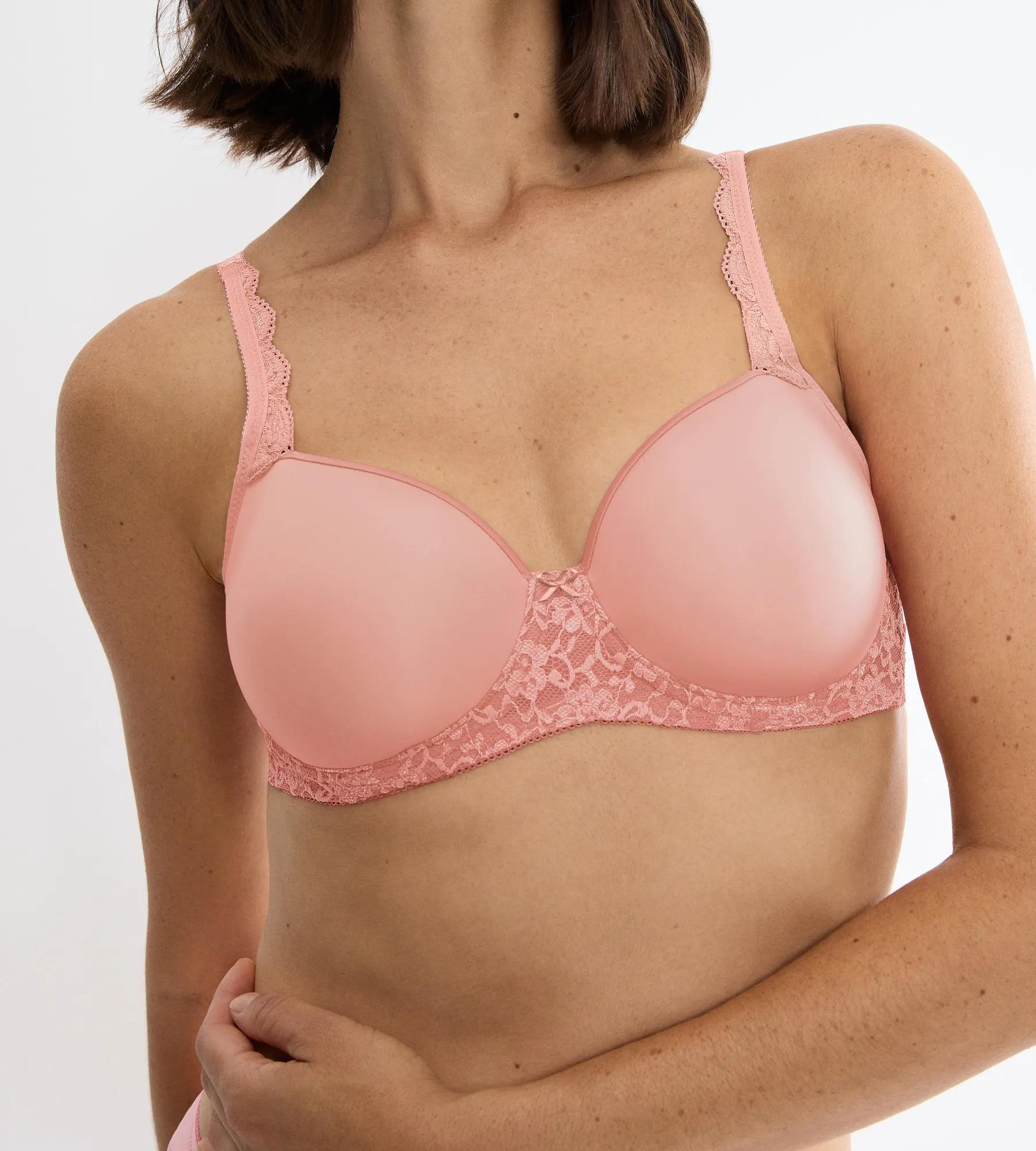 Бюстгальтер с косточками с плотными чашками