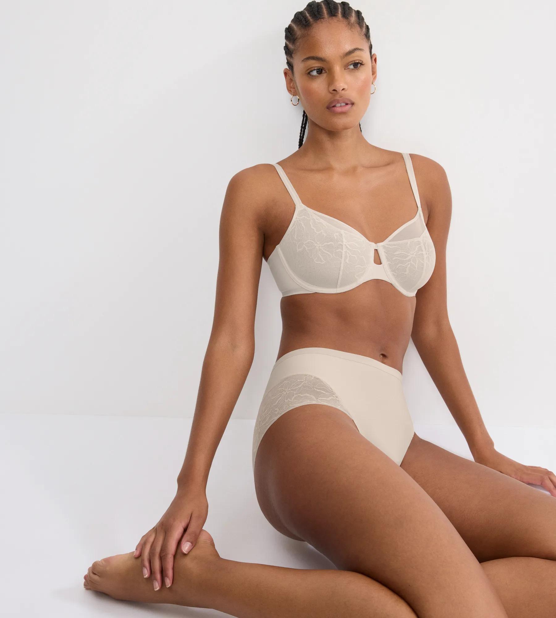 Бюстгальтер с косточками с мягкми чашками