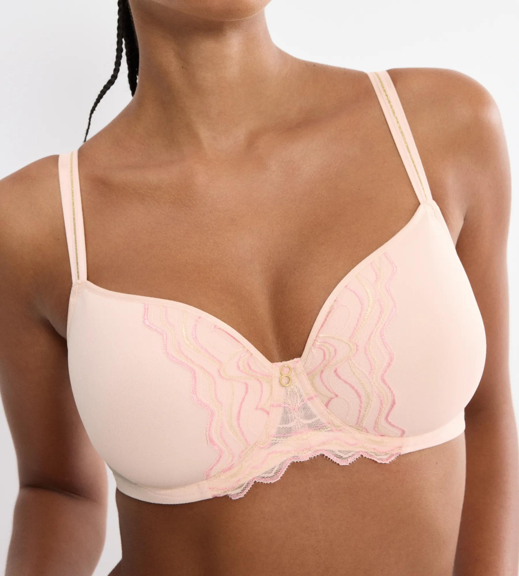 Бюстгальтер с косточками с плотными чашками