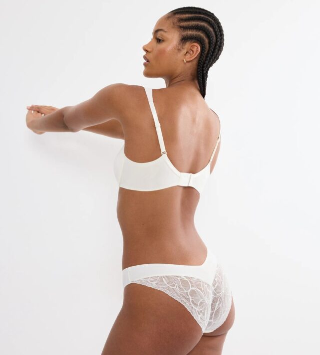 Бюстгальтер с косточками с мягкими чашками