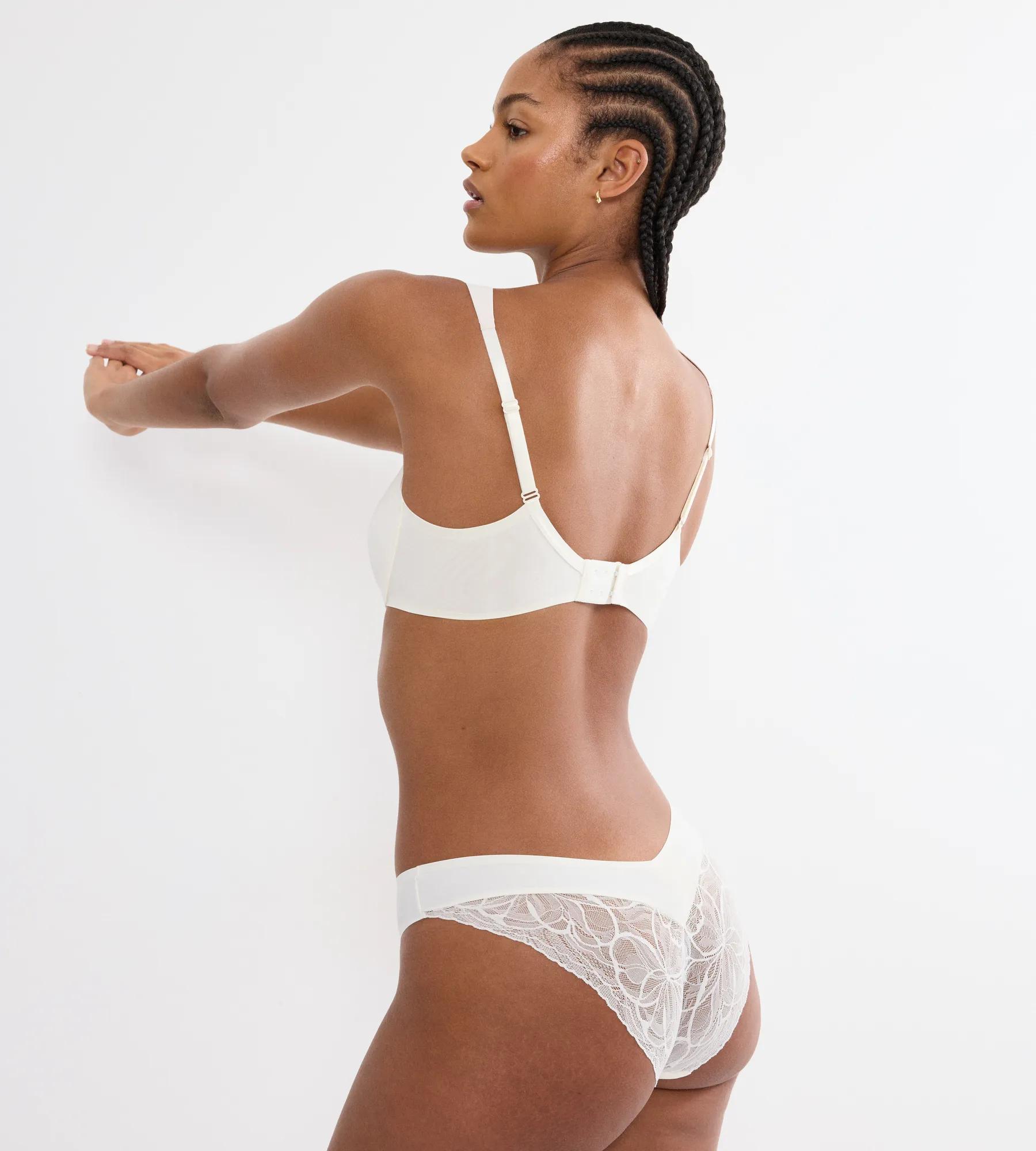 Бюстгальтер с косточками с мягкими чашками