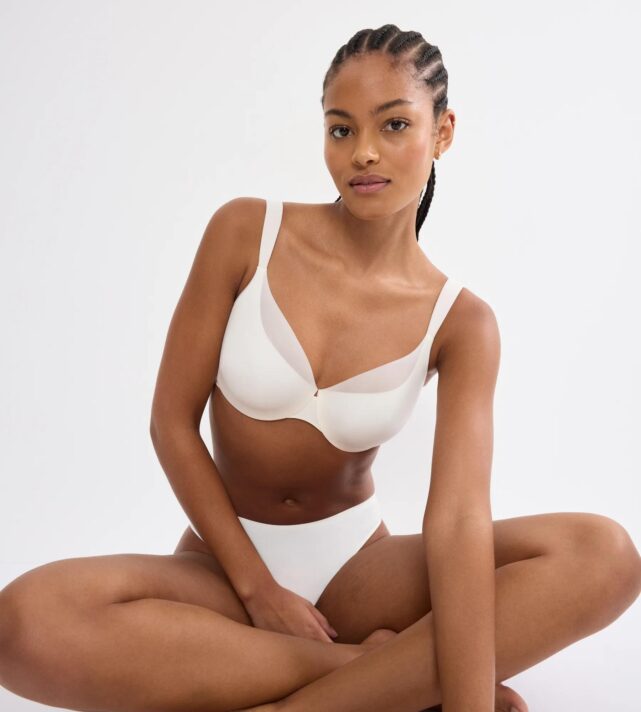 Бюстгальтер с косточками с мягкими чашками