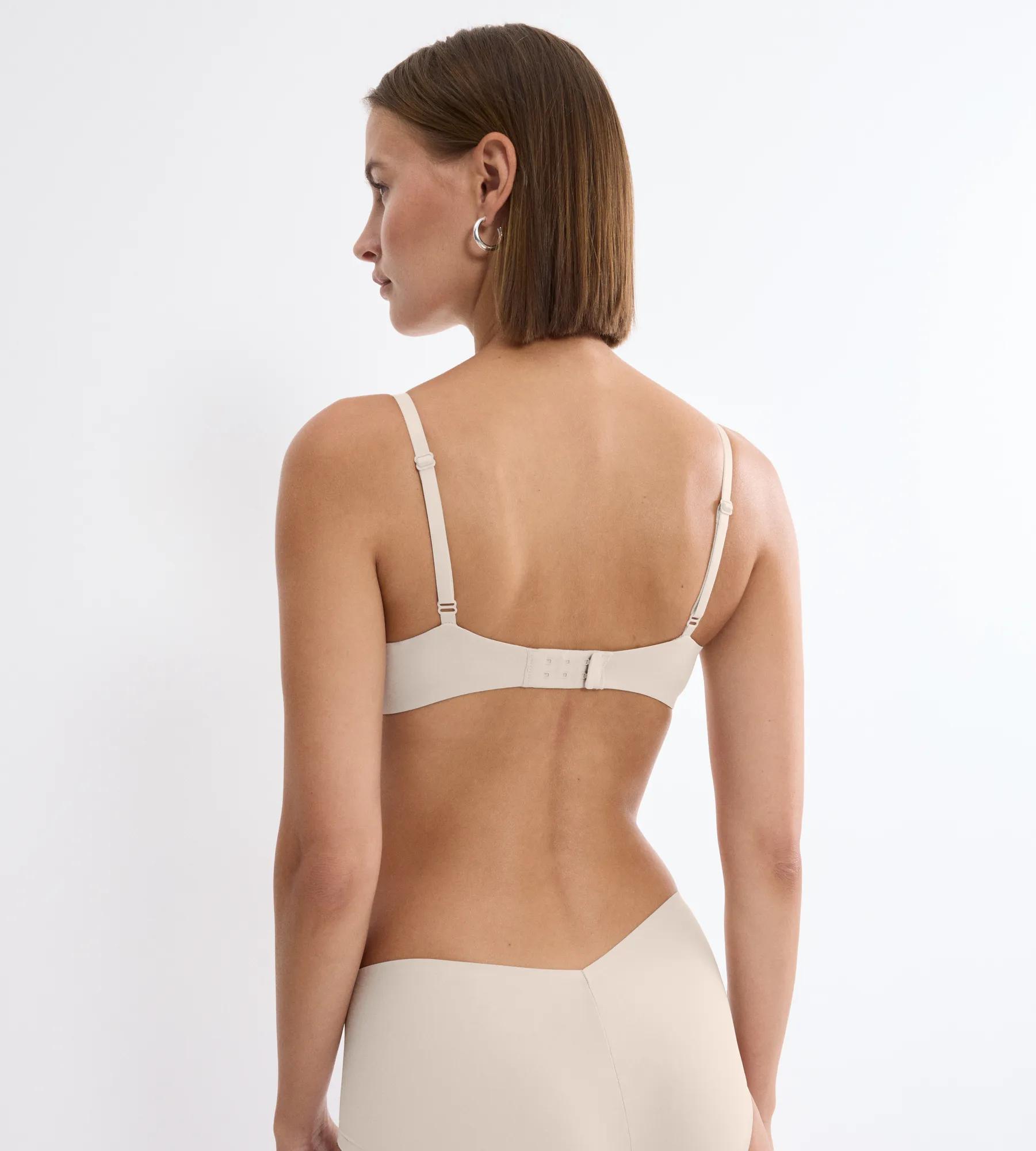 Бюстгальтер с косточками с плотными чашками